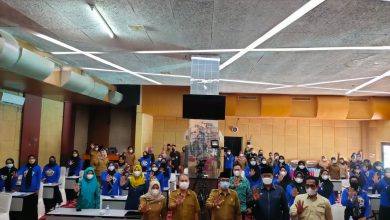 Bupati Kutai Timur Didampingi Arfan Wakil Ketua II DPRD Kutim Mengabadikan Moment Bersama Seluruh Peserta