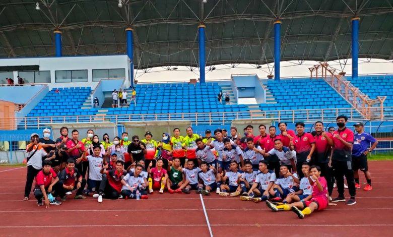 Ketua ASKAB PSSI Kutim Bersama Dengan Pemain Persikutim Usai Kalahkan PU Bontang