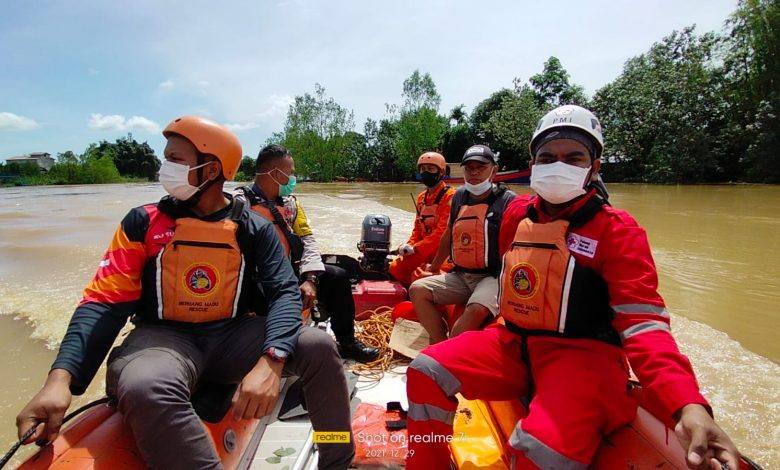 Tim Sar Gabungan Menyusuri Sungai Sangatta Untuk Mencari Korban