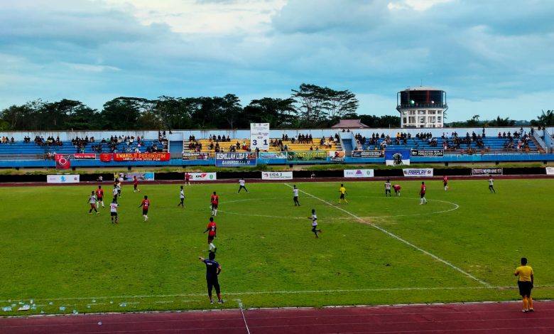 Laga Semi Final Antara Persikutim VS Persikubar Putra Di Stadion Kudungga Sangatta
