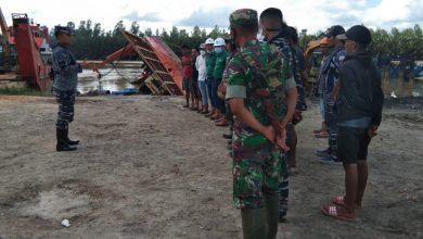 Komandan Pos AL Sangkulirang Pimpin Operasi Evakuasi LCT Rimba Lestari 9