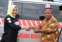 Wakil Ketua I DPRD Kutim Menyerahkan 1 Unit Mobil Ambulance Untuk Warga Desa Muara Bengalon