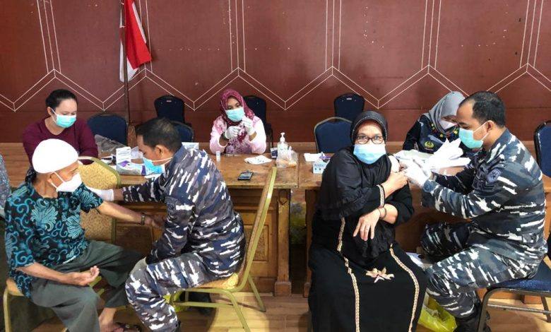 Tim BP Lanal Sangatta Bersama Dinkes Kutim Terus Gelar Vaksinasi
