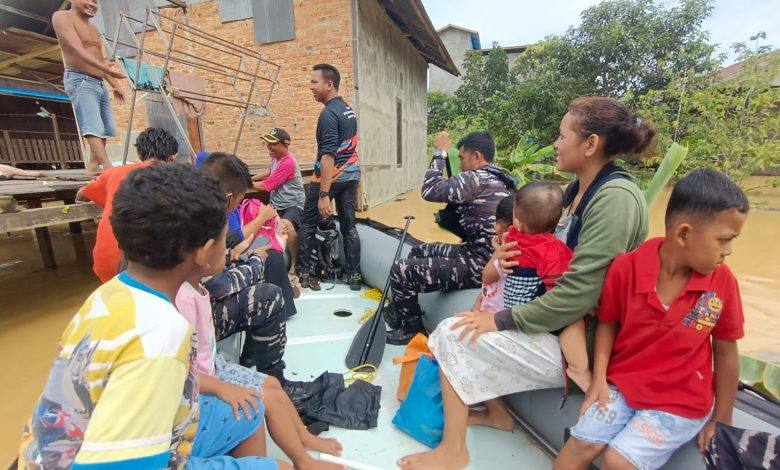 Banjir Kutim, Lanal Sangatta Terjun Evakuasi Warga