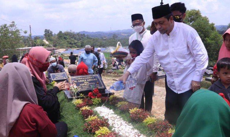 Wakil Gubernur Kaltim Hadi Mulyadi Ziarah Korban Covid-19 Beberapa Waktu yang Lalu