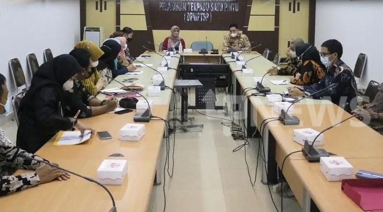 DPMPTSP Kaltim Terima Kunjungan Studi Tiru DPMPTSP Balikpapan: Bahas Pengawasan Perizinan Berusaha Risiko Rendah