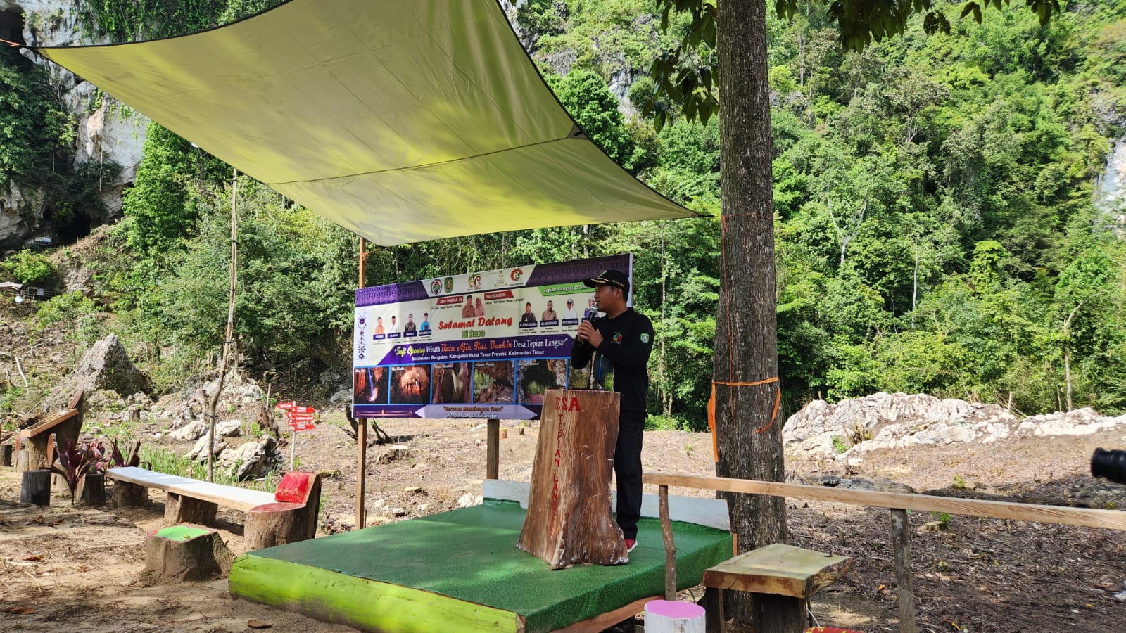 Mendes PDTT Resmikan Batu Aji Ilas Beukir Jadi Wisata Baru di Kutim1