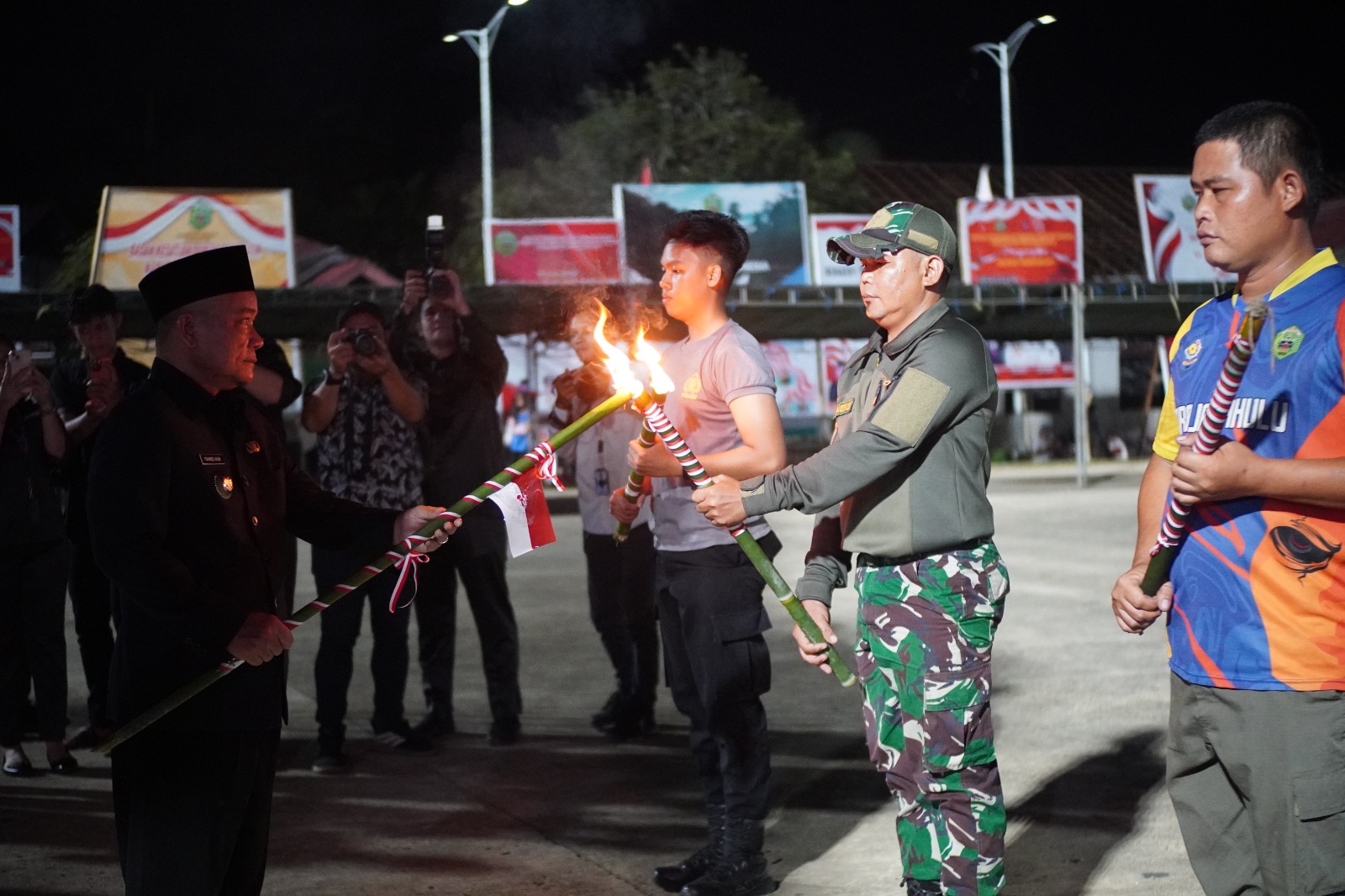 Taptu Upacara Taptu Dan Pawai Obor Meriahkan HUT Ke-79 RI Di Mahakam Ulu ...